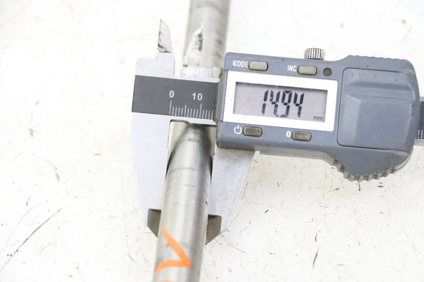 photo de OŚ KOŁA PRZEDNIEGO KEEWAY K-LIGHT KLIGHT 125 (2018 - 2025) - Inny kąt widzenia