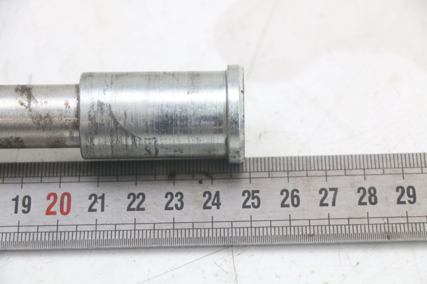 photo de OŚ PRZEDNIEGO KOŁA KAWASAKI GTR 1000 (1994 - 2004) - Zoom stanu zużycia