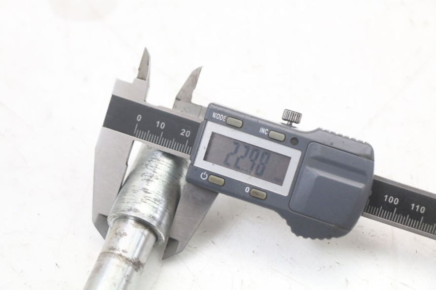 photo de OŚ PRZEDNIEGO KOŁA KAWASAKI GTR 1000 (1994 - 2004) - Widok ogólny