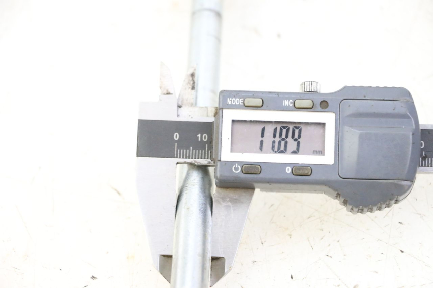 photo de OŚKA KOŁA PRZEDNIEGO KIDEN KD125-G 125 (2018 - 2022) - Inny kąt widzenia