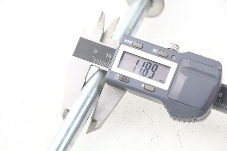 photo de OŚKA KOŁA PRZEDNIEGO PEUGEOT KISBEE 2T 50 (2010 - 2017) - Szczegół części