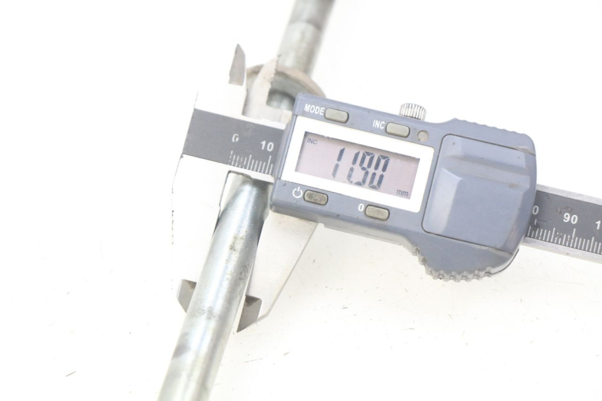 photo de OŚKA KOŁA PRZEDNIEGO PEUGEOT KISBEE 2T 50 (2010 - 2017) - Inny kąt widzenia