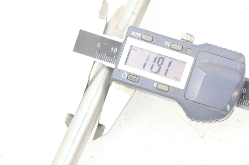 photo de OŚ KOŁA PRZEDNIEGO PEUGEOT KISBEE 4T 50 (2018 - 2022) - Szczegół części