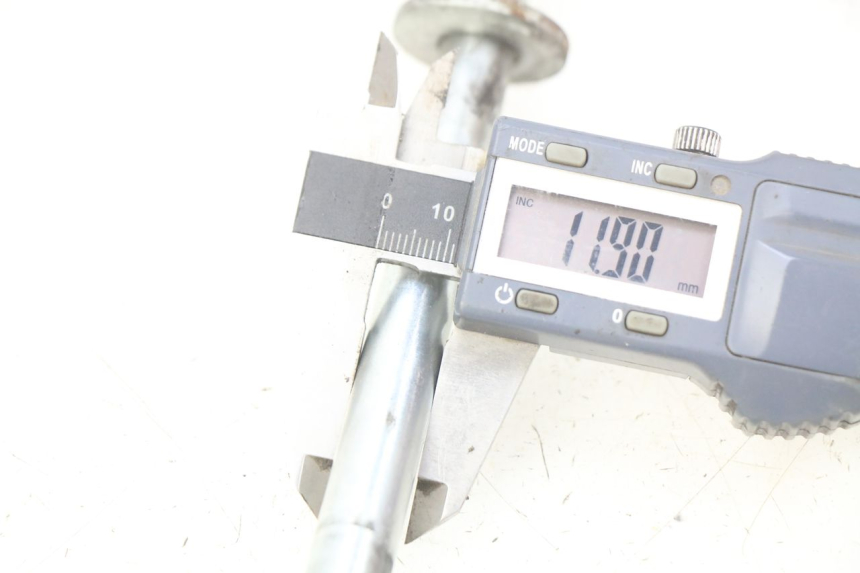 photo de OŚ KOŁA PRZEDNIEGO PEUGEOT KISBEE 4T 50 (2010 - 2017) - Inny kąt widzenia