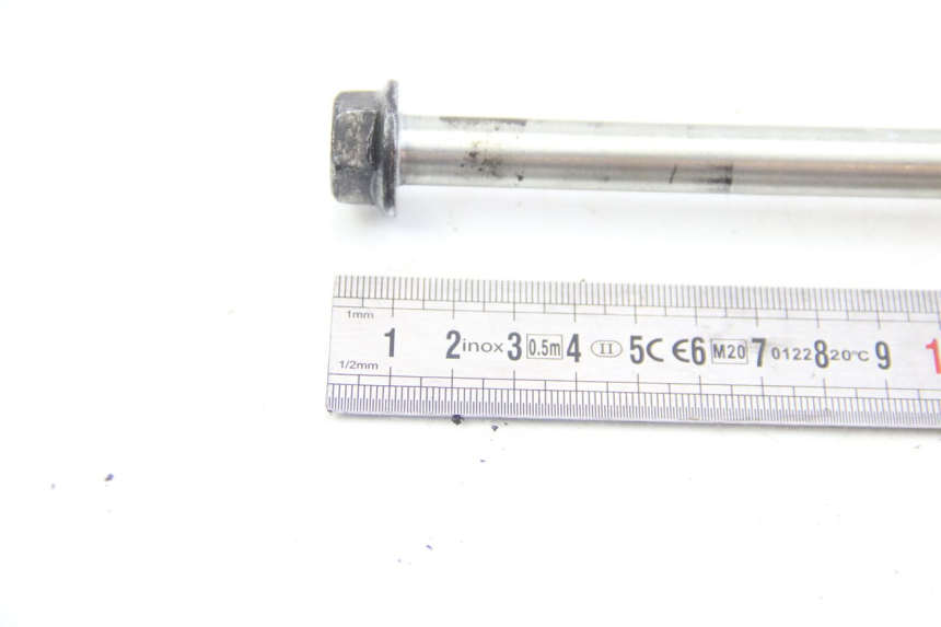 photo de OŚ KOŁA PRZEDNIEGO PEUGEOT KISBEE 4T 50 (2010 - 2017) - Zbliżenie techniczne