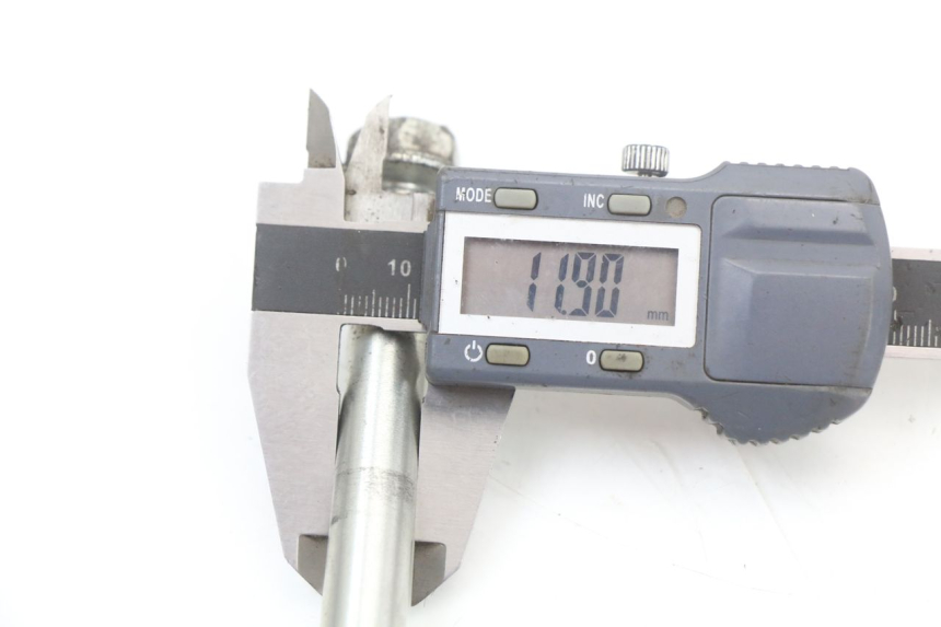 photo de OŚ KOŁA PRZEDNIEGO PEUGEOT KISBEE 4T 50 (2018 - 2022) - Inny kąt widzenia