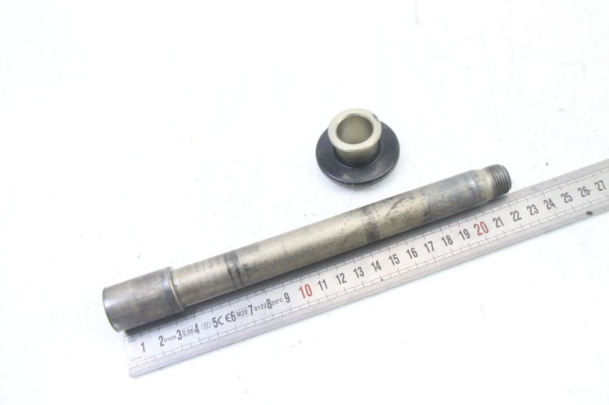 photo de OŚ KOŁA PRZEDNIEGO KAWASAKI KX F KXF 450 (2009 - 2011) - Zbliżenie techniczne