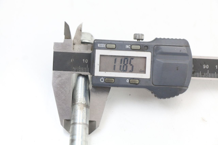 photo de OŚ KOŁA PRZEDNIEGO KAWASAKI KX L 85 (2022 - 2024) - Inny kąt widzenia