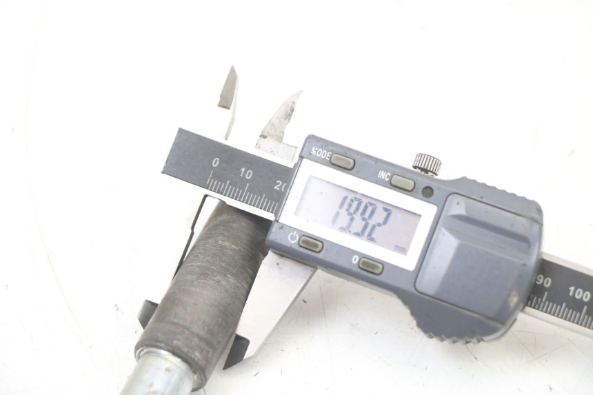 photo de OŚ KOŁA PRZEDNIEGO KYMCO DINK STREET 125 (2009 - 2014) - Zbliżenie techniczne