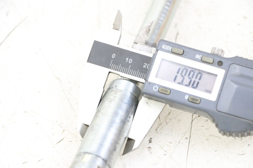 photo de OŚ KOŁA PRZEDNIEGO KYMCO X-TOWN XTOWN 125 (2016 - 2021) - Inny kąt widzenia