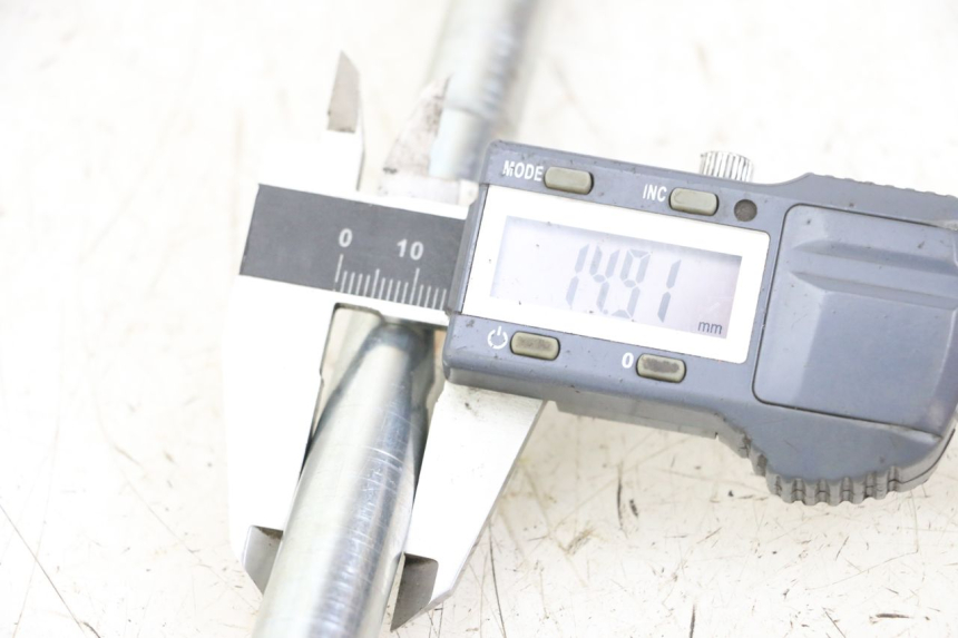 photo de OŚ KOŁA PRZEDNIEGO KYMCO X-TOWN XTOWN 125 (2016 - 2021) - Zbliżenie techniczne