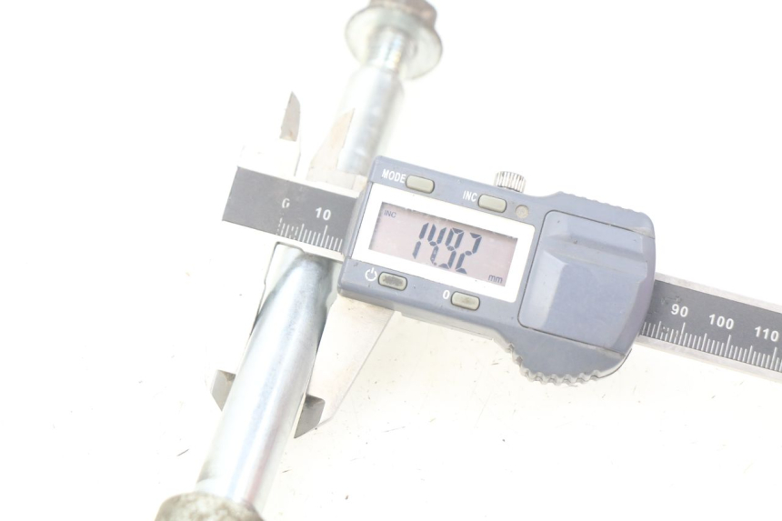 photo de OŚKA KOŁA PRZEDNIEGO PIAGGIO LIBERTY 4T 50 (2004 - 2008) - Inny kąt widzenia