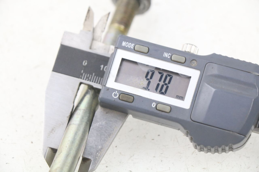 photo de OŚKA KOŁA PRZEDNIEGO JM MOTORS MIA 50 (2017 - 2020) - Zoom stanu zużycia