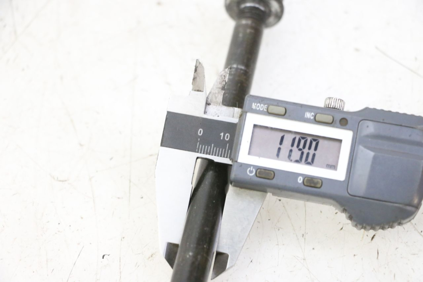 photo de OŚ KOŁA PRZEDNIEGO KYMCO LIKE 4T 50 (2019 - 2025) - Inny kąt widzenia