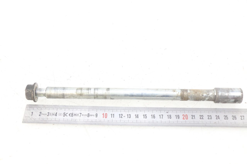 photo de OŚ KOŁA PRZEDNIEGO GILERA NEXUS 125 (2009 - 2013) - Inny kąt widzenia