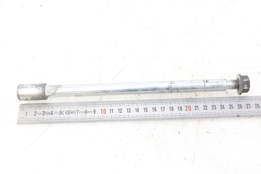 photo de OŚ KOŁA PRZEDNIEGO GILERA NEXUS 125 (2009 - 2013) - Inny kąt widzenia