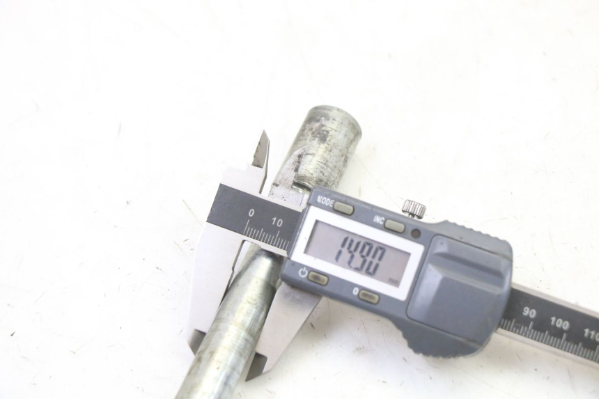 photo de OŚ KOŁA PRZEDNIEGO GILERA NEXUS 125 (2009 - 2013) - Widok ogólny