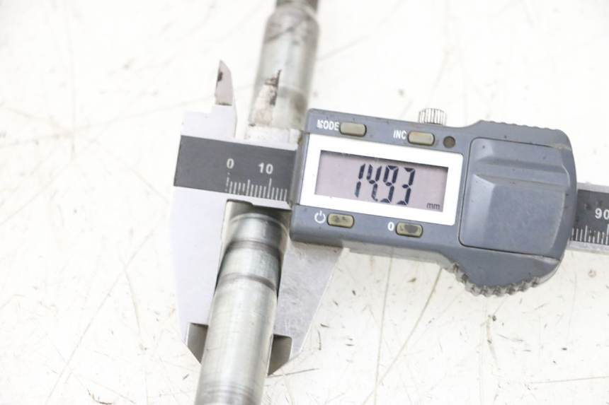 photo de OŚ KOŁA PRZEDNIEGO HONDA NSR R 125 (1994 - 2003) - Punkty mocowania