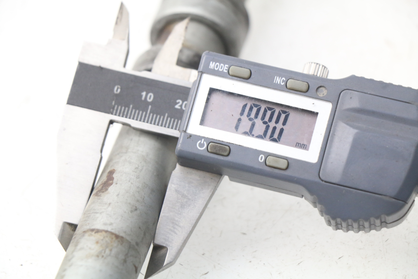 photo de OŚKA KOŁA PRZEDNIEGO HONDA NSS EX FORZA 250 (2005 - 2013) - Widok ogólny