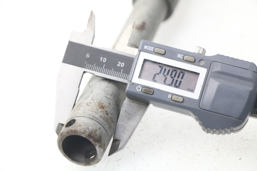 photo de OŚKA KOŁA PRZEDNIEGO HONDA NSS EX FORZA 250 (2005 - 2013) - Punkty mocowania