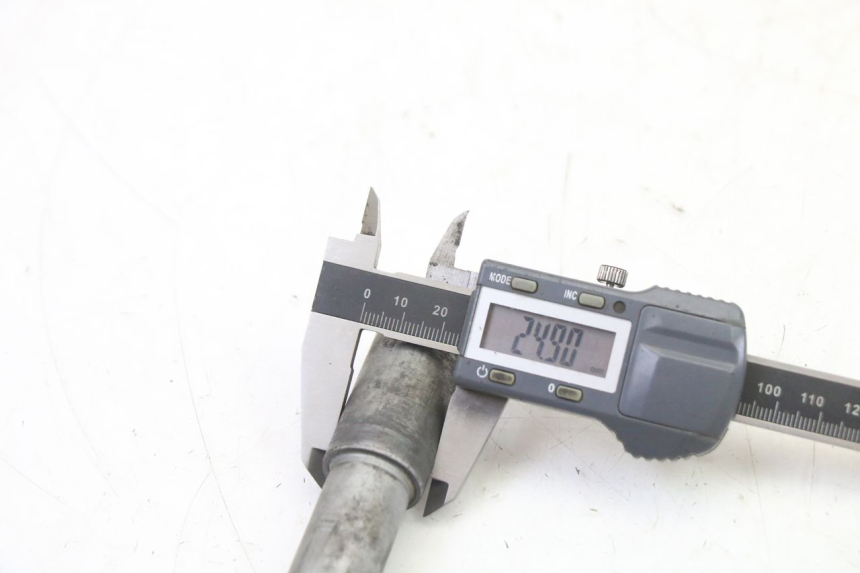 photo de OŚ KOŁA PRZEDNIEGO HONDA NTV DEAUVILLE ABS 700 (2007 - 2016) - Zbliżenie techniczne