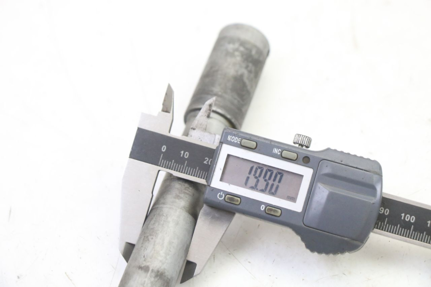 photo de OŚ KOŁA PRZEDNIEGO HONDA NTV DEAUVILLE ABS 700 (2007 - 2016) - Widok ogólny