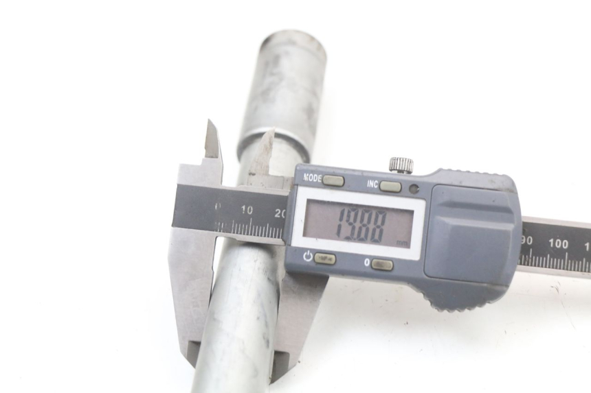 photo de OŚ KOŁA PRZEDNIEGO HONDA NTV DEAUVILLE 650 (1998 - 2001) - Zbliżenie techniczne