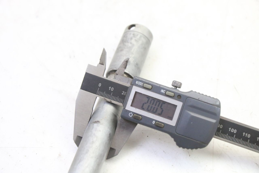 photo de OŚ KOŁA PRZEDNIEGO HONDA NTV DEAUVILLE 650 (2001 - 2006) - Widok ogólny