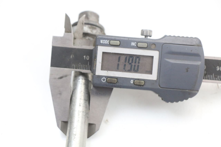 photo de OŚ KOŁA PRZEDNIEGO HONDA PCX (JF47) 125 (2012 - 2013) - Zoom stanu zużycia