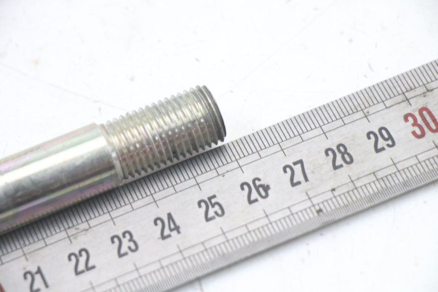 photo de OŚ KOŁA PRZEDNIEGO PEUGEOT CITYSTAR 2T 50 (2018 - 2021) - Inny kąt widzenia