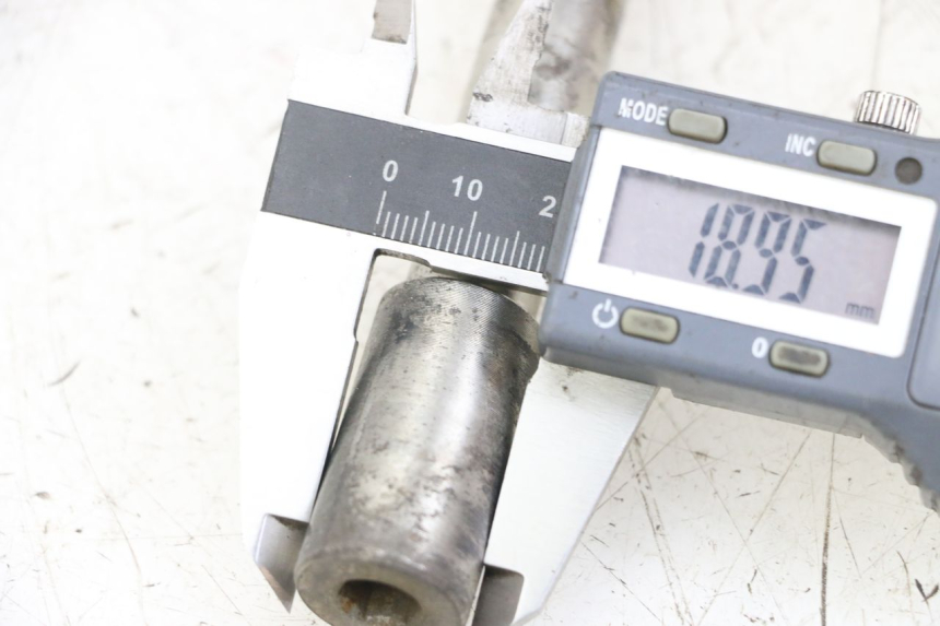 photo de OŚ KOŁA PRZEDNIEGO PEUGEOT ELYSTAR 125 (2002 - 2007) - Szczegół części