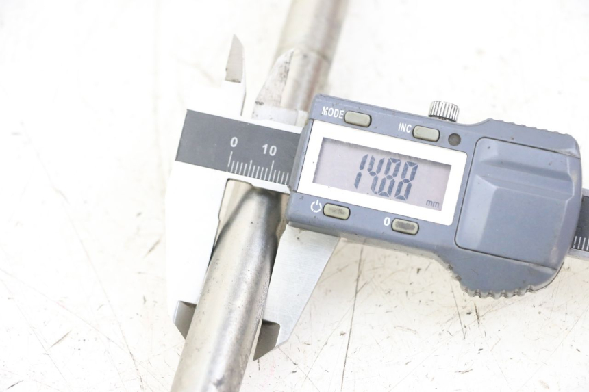 photo de OŚ KOŁA PRZEDNIEGO PEUGEOT ELYSTAR 125 (2002 - 2007) - Zoom stanu zużycia