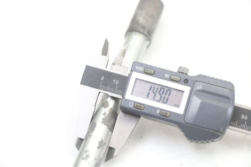 photo de OŚ KOŁA PRZEDNIEGO PEUGEOT SPEEDFIGHT 3 LC 2T 50 (2009 - 2015) - Widok ogólny