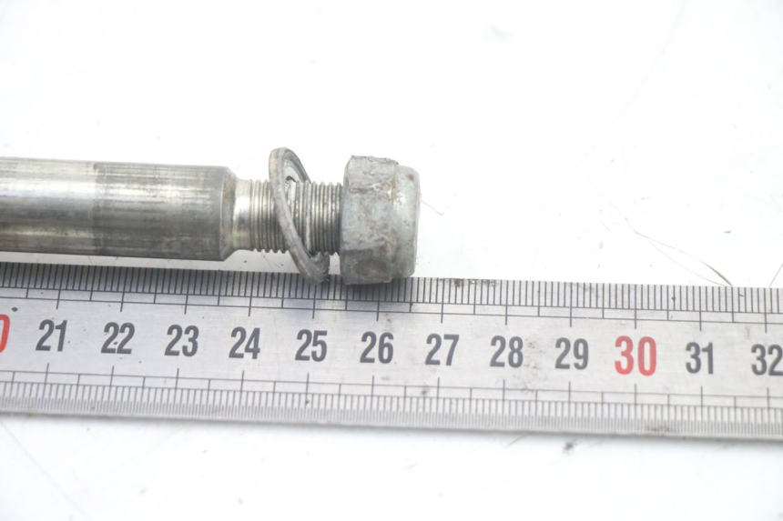 photo de OŚ KOŁA PRZEDNIEGO PEUGEOT TKR TREKKER FURIOUS 50 (2005 - 2014) - Inny kąt widzenia