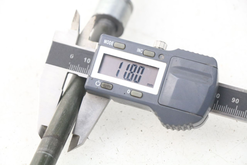 photo de OŚ KOŁA PRZEDNIEGO VASTRO R-ONE 4T 50 (2014 - 2022) - Inny kąt widzenia