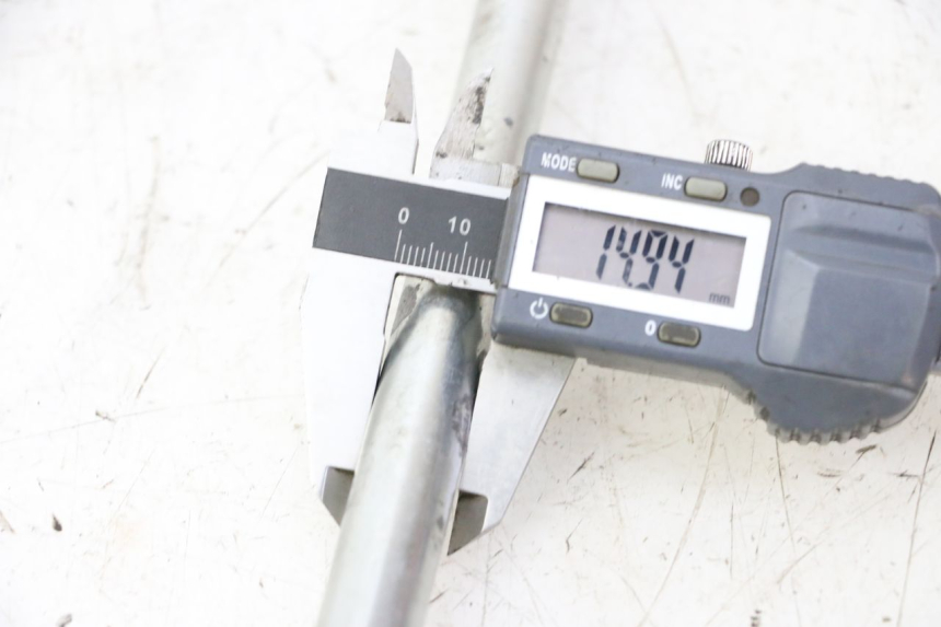 photo de OŚ KOŁA PRZEDNIEGO MAG POWER R-STREET 50 (2016 - 2025) - Inny kąt widzenia