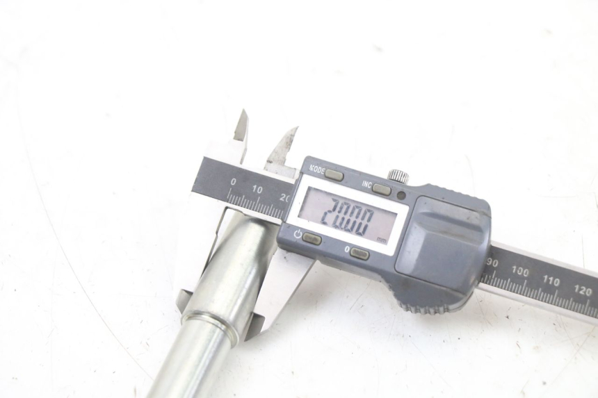 photo de OŚ PRZEDNIEGO KOŁA ROYAL ENFIELD HYMALAYAN 410 (2016 - 2023) - Zbliżenie techniczne