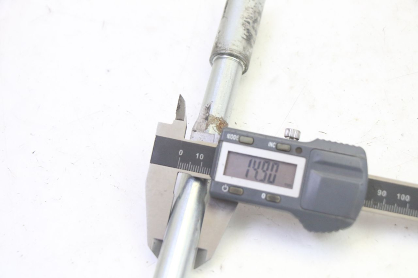 photo de OŚKA KOŁA PRZEDNIEGO GILERA RUNNER SP 50 (2009 - 2017) - Zbliżenie techniczne