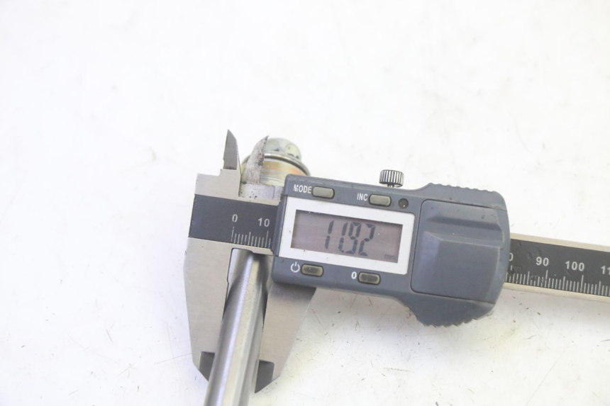 photo de OŚ KOŁA PRZEDNIEGO DAELIM S1 125 (2007 - 2016) - Zbliżenie techniczne