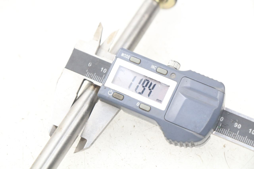 photo de OŚ KOŁA PRZEDNIEGO DAELIM S2 FI 125 (2008 - 2017) - Inny kąt widzenia