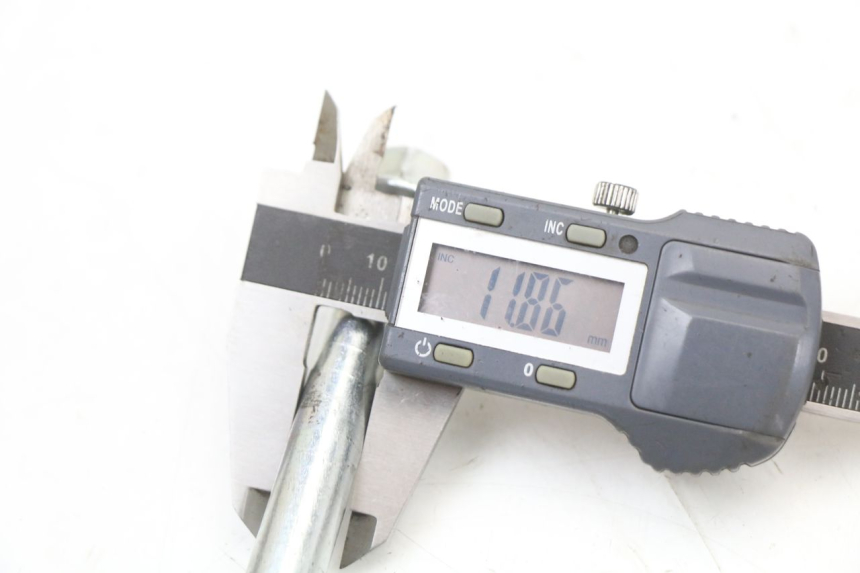 photo de OŚ KOŁA PRZEDNIEGO JM MOTORS SANTANA 50 (2014 - 2023) - Inny kąt widzenia