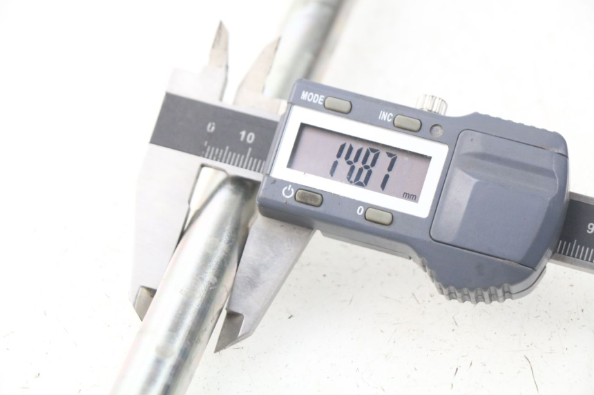 photo de OŚKA KOŁA PRZEDNIEGO PEUGEOT SATELIS 300 (2012 - 2015) - Zbliżenie techniczne