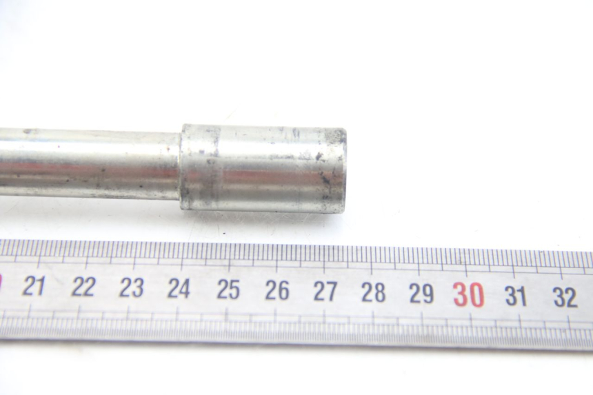 photo de OŚ KOŁA PRZEDNIEGO PEUGEOT SATELIS 125 (2006 - 2009) - Zbliżenie techniczne