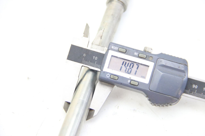 photo de OŚ KOŁA PRZEDNIEGO PEUGEOT SATELIS 125 (2006 - 2009) - Widok ogólny