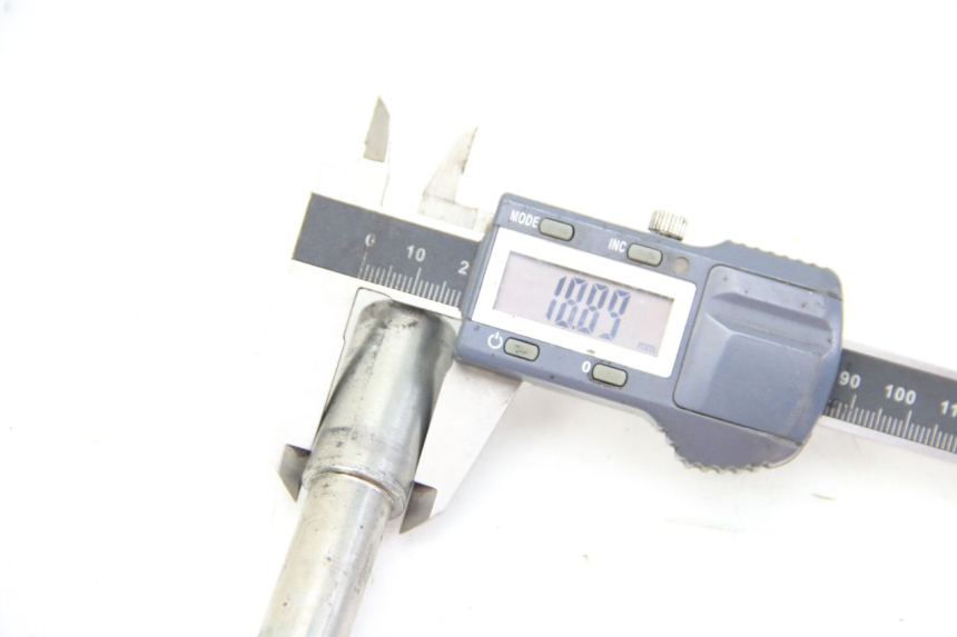 photo de OŚ KOŁA PRZEDNIEGO PEUGEOT SATELIS 125 (2006 - 2009) - Punkty mocowania