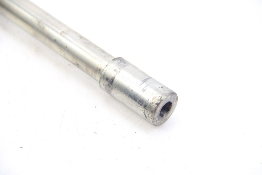 photo de OŚ KOŁA PRZEDNIEGO PEUGEOT SATELIS 125 (2006 - 2009) - Część sprawdzona