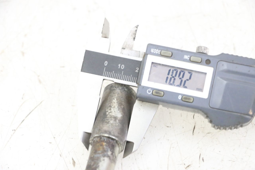 photo de OŚ KOŁA PRZEDNIEGO PEUGEOT SATELIS 125 (2013 - 2018) - Szczegół części