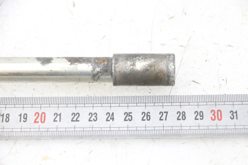 photo de OŚ KOŁA PRZEDNIEGO PEUGEOT SATELIS 125 (2013 - 2018) - Inny kąt widzenia