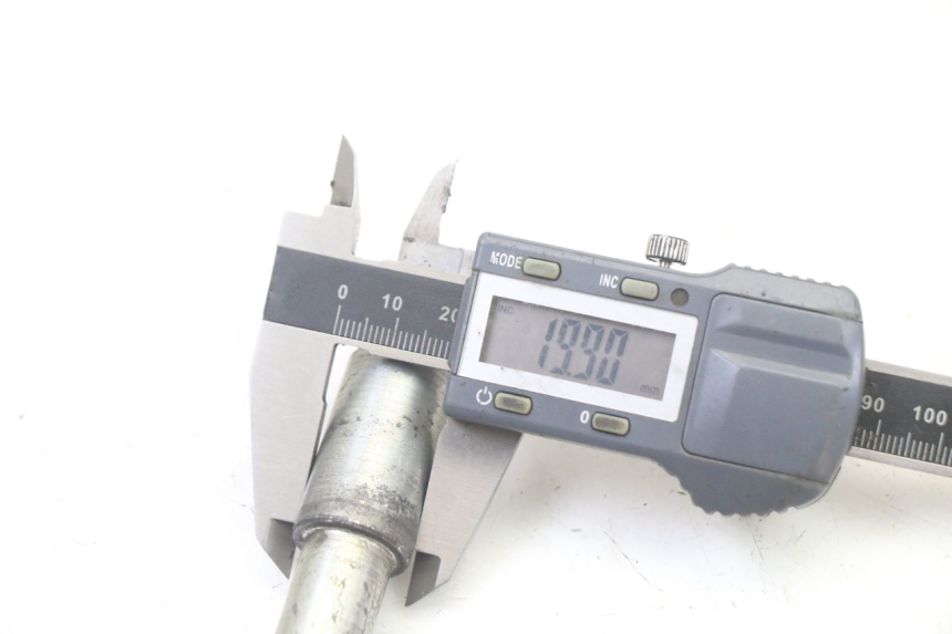 photo de OŚKA KOŁA PRZEDNIEGO APRILIA SCARABEO GT TOURING 125 (1999 - 2005) - Zbliżenie techniczne