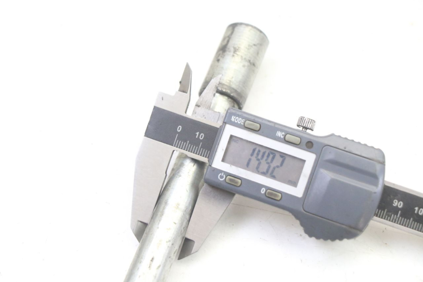 photo de OŚKA KOŁA PRZEDNIEGO APRILIA SCARABEO GT TOURING 125 (1999 - 2005) - Widok ogólny